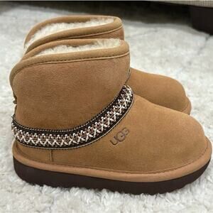 UGG Mini Crescent Brown Toddler Boots Size 8 Shearling Lined